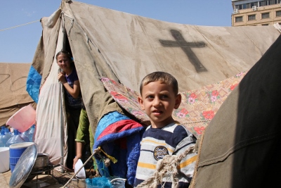 Iraq 2014 child tent cross 400x267